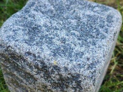 kostka granitowa otaczana gabro 2